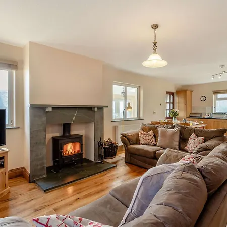 بيت للعطل 3 Bed In Duddon Valley 89417 *
